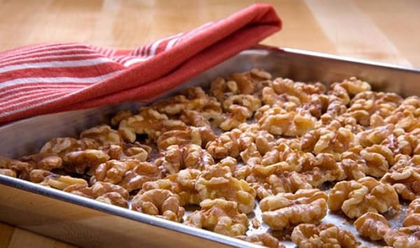 Drying walnut kernels
