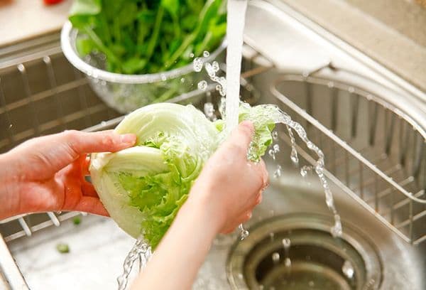 Washing cabbage