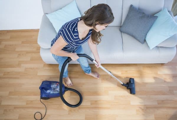 Floor washing in the apartment
