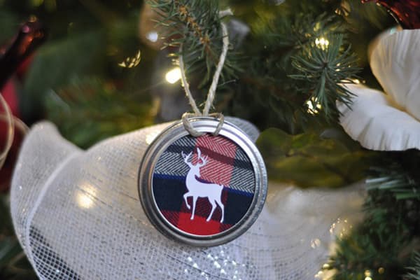 Christmas tree toy from a jar lid