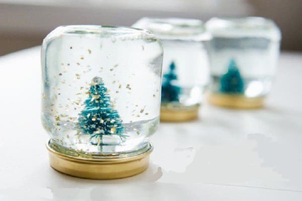 Snow souvenirs from baby food jars