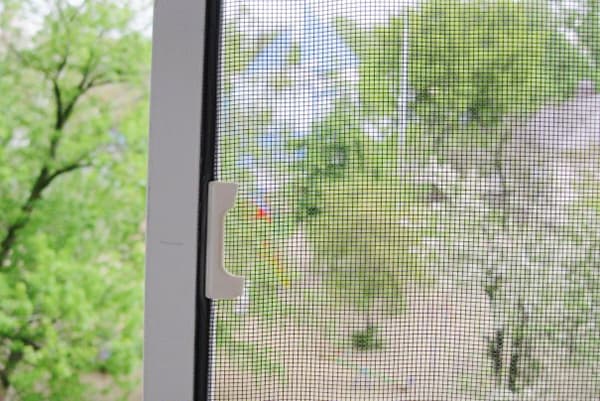 Broken handle on a mosquito net