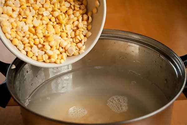 Add chopped peas to the pan