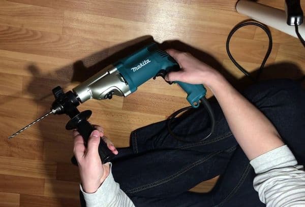 How to get a broken end of a drill from a chuck