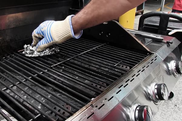 Foil grid grill cleaning