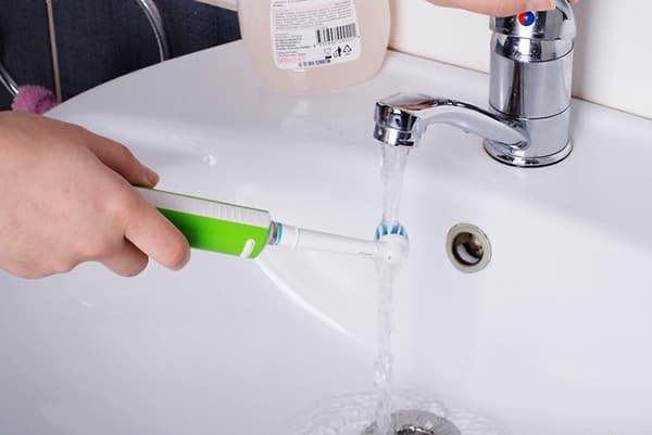 Washing an electric toothbrush