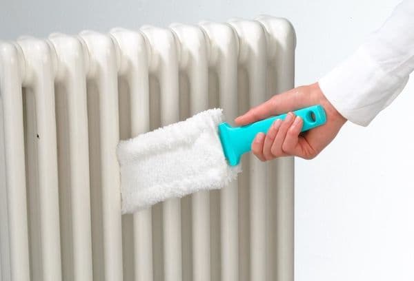 Cleaning the cast iron radiator