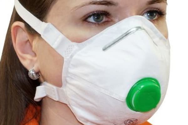Meitene respiratorā