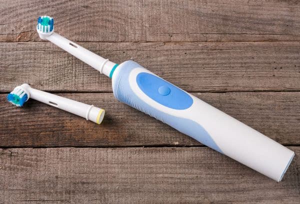 Electronic brush