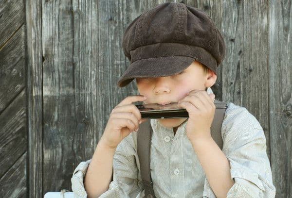 Harmonica boy