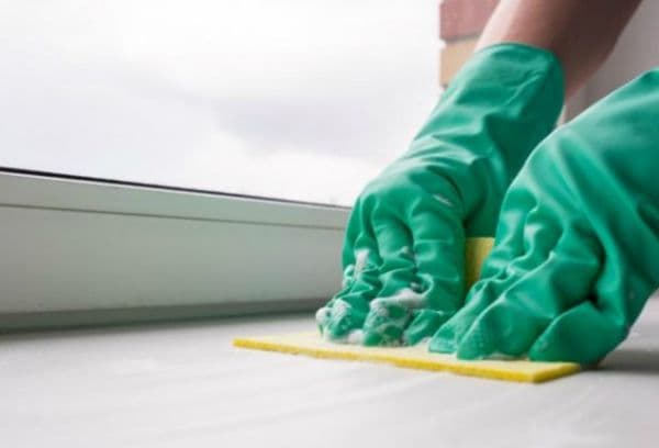 Window sill cleaning