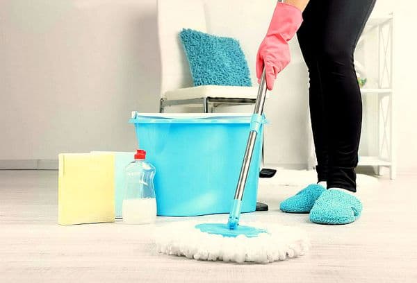Laminate floor cleaning