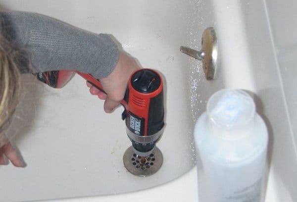 How to dissolve hair in a bathroom sink: 5 methods