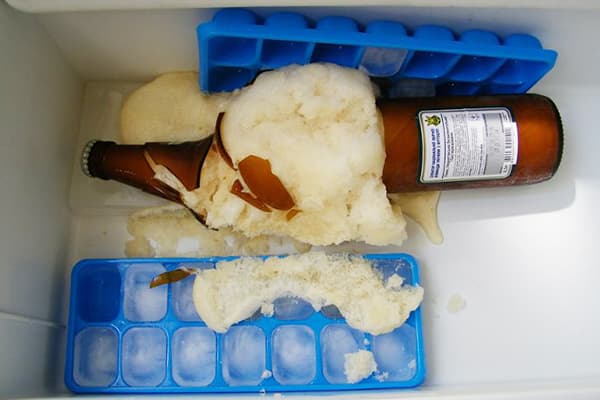 Salauzta alus pudele