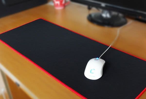 White computer mouse