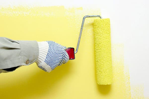 Painting the wall with latex paint