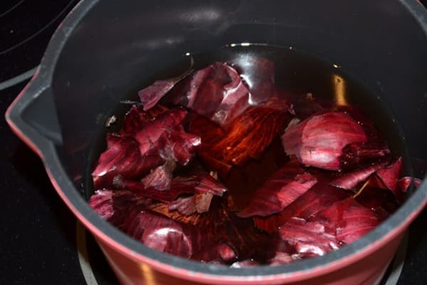 Preparation of onion peel decoction