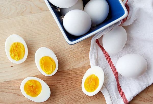Boiled chicken eggs