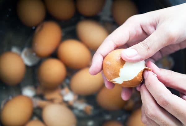 Shelling eggs