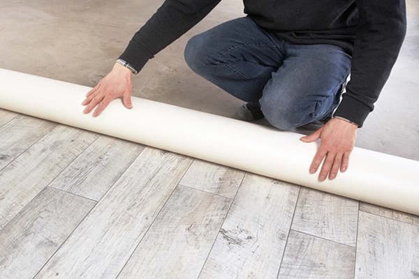 Laying linoleum