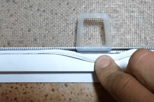 Replacing handles on a mosquito net