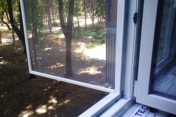 Swing grid on the window