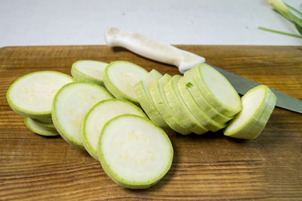 Slicing squash
