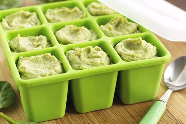 Zucchini puree for winter freezing