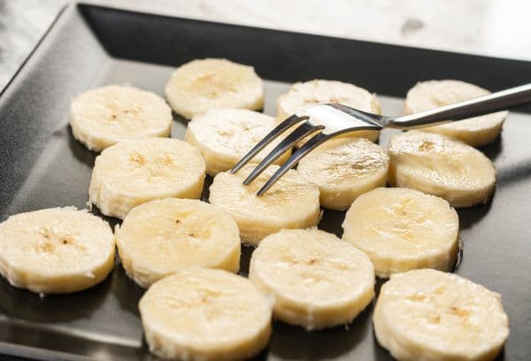 sliced bananas for freezing