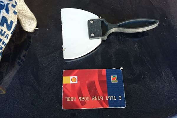 Spatula and plastic card