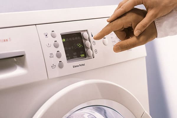 Turn on the washing machine