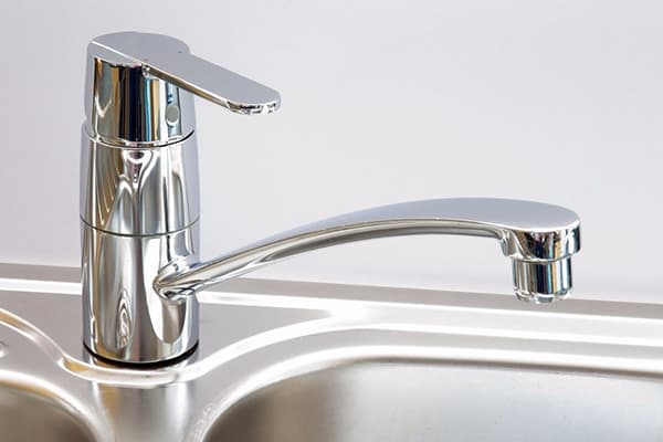 Clean kitchen faucet