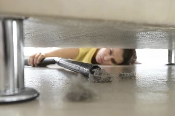 Dusting with a vacuum cleaner