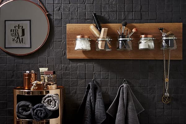 Organization of things in the bathroom