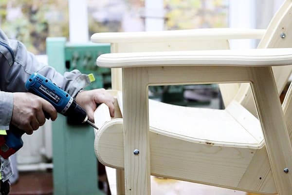 Assembly of a wooden chair