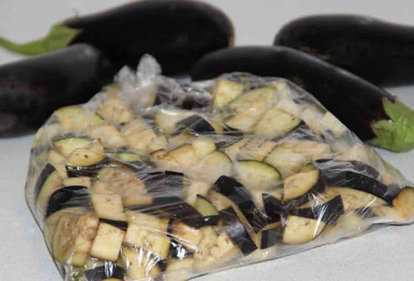Eggplant cubes for freezing
