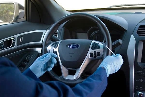 Checking the steering wheel for germs