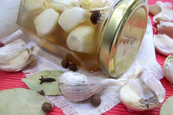 Garlic in Wine Vinegar