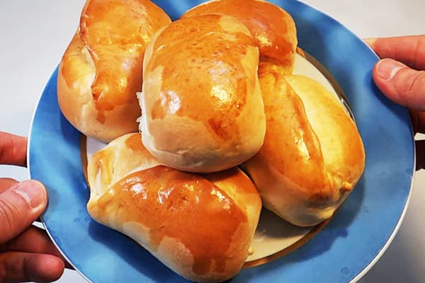 Plate with pies