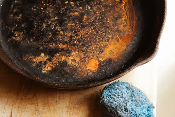 Cast iron pan rusted