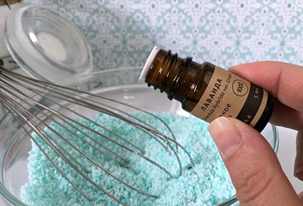 Adding lavender oil to the bath bomb mix