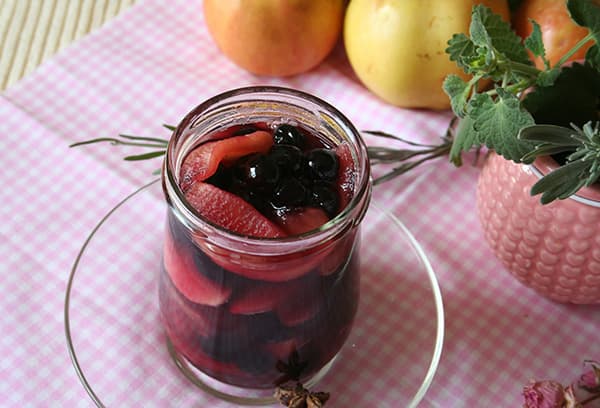 Stewed apples and aronia