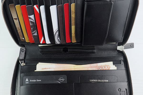 Money and bank cards in the wallet