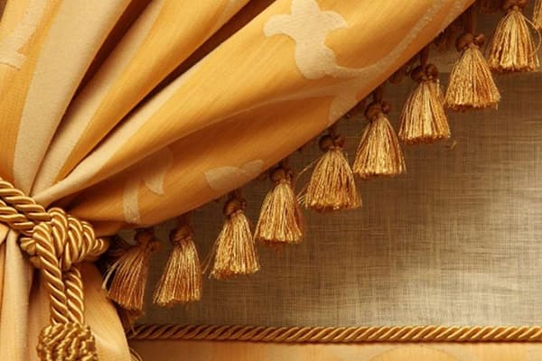 Drapes with brush decor