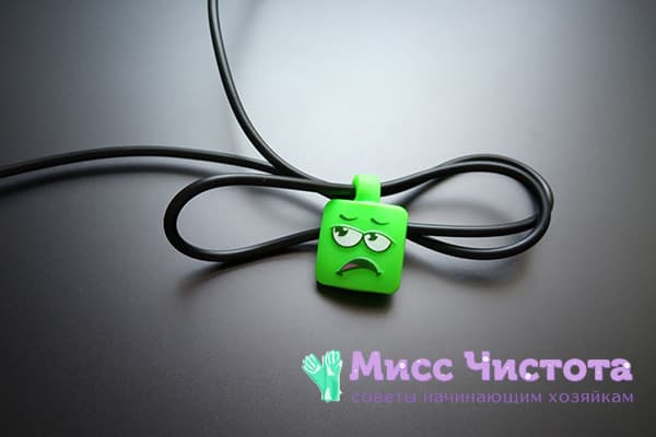 Headband for fixing the wire from the headphones