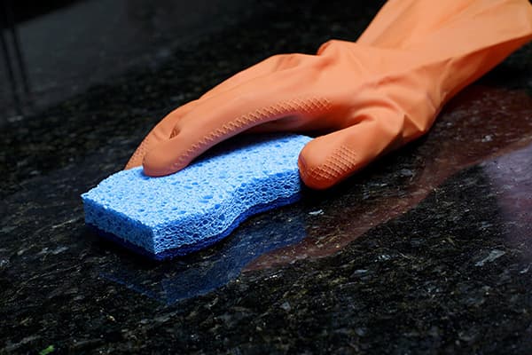 Washing the kitchen worktop