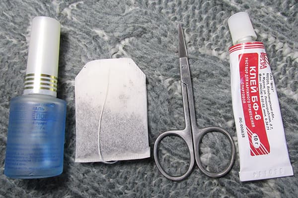 Everything you need to repair your nail with a tea bag