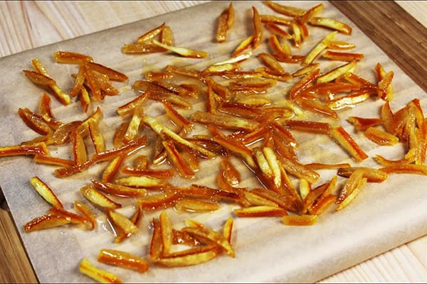 Making candied tangerine peels