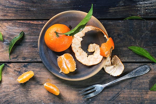 Mandarin whole and peeled