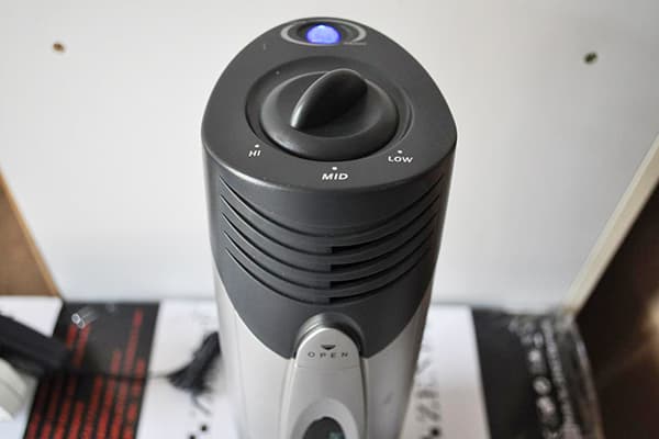 Gaisa attīrītājs ar fotokatalītisko filtru